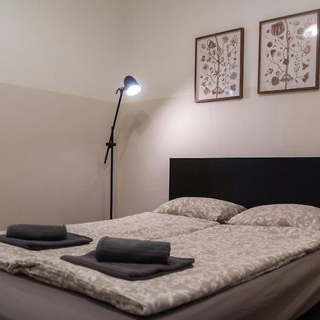 בודפשט Cozy Apartment In Akacfa Street מראה חיצוני תמונה
