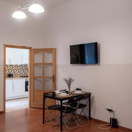 בודפשט Cozy Apartment In Akacfa Street מראה חיצוני תמונה