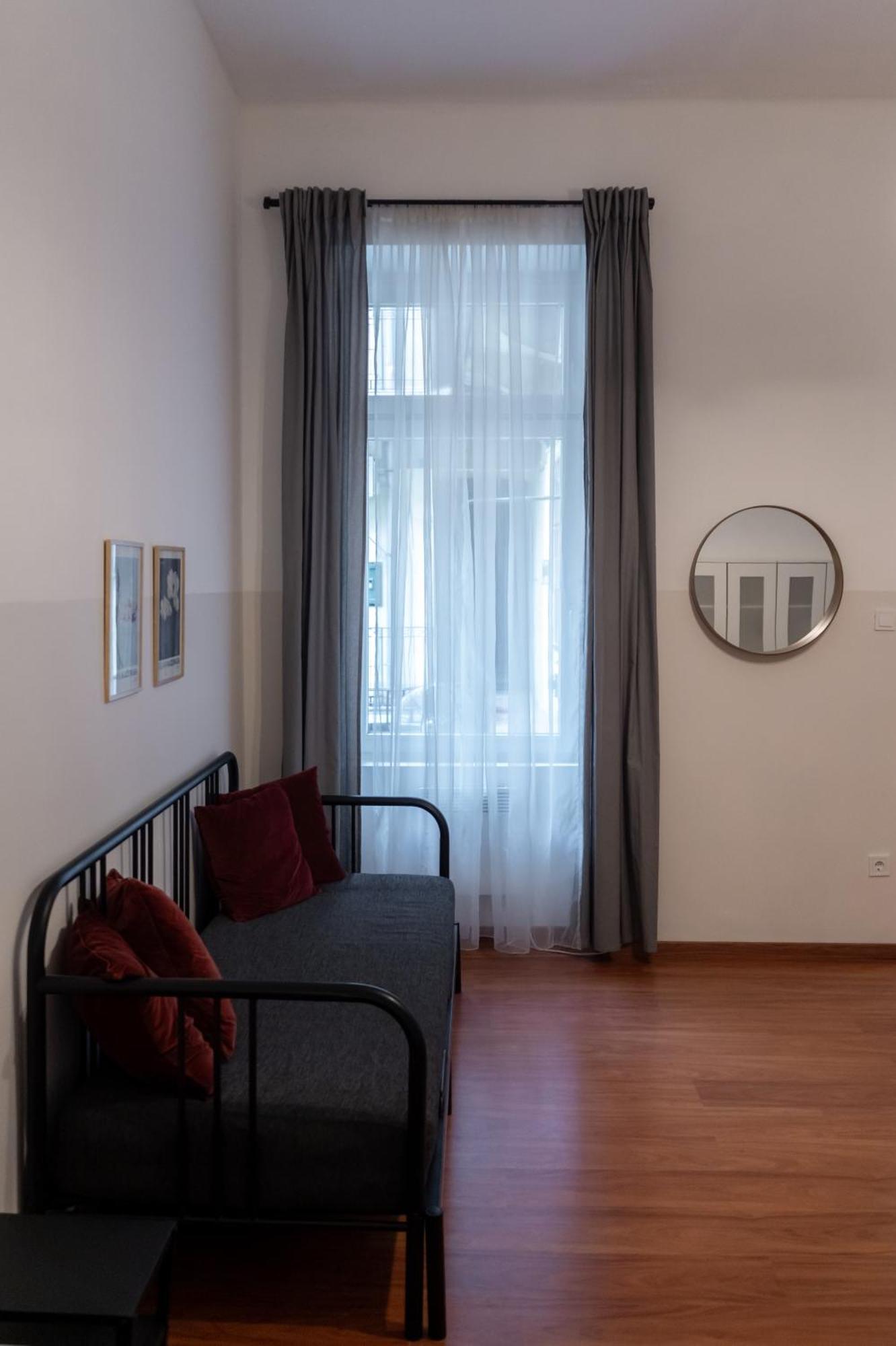 בודפשט Cozy Apartment In Akacfa Street מראה חיצוני תמונה