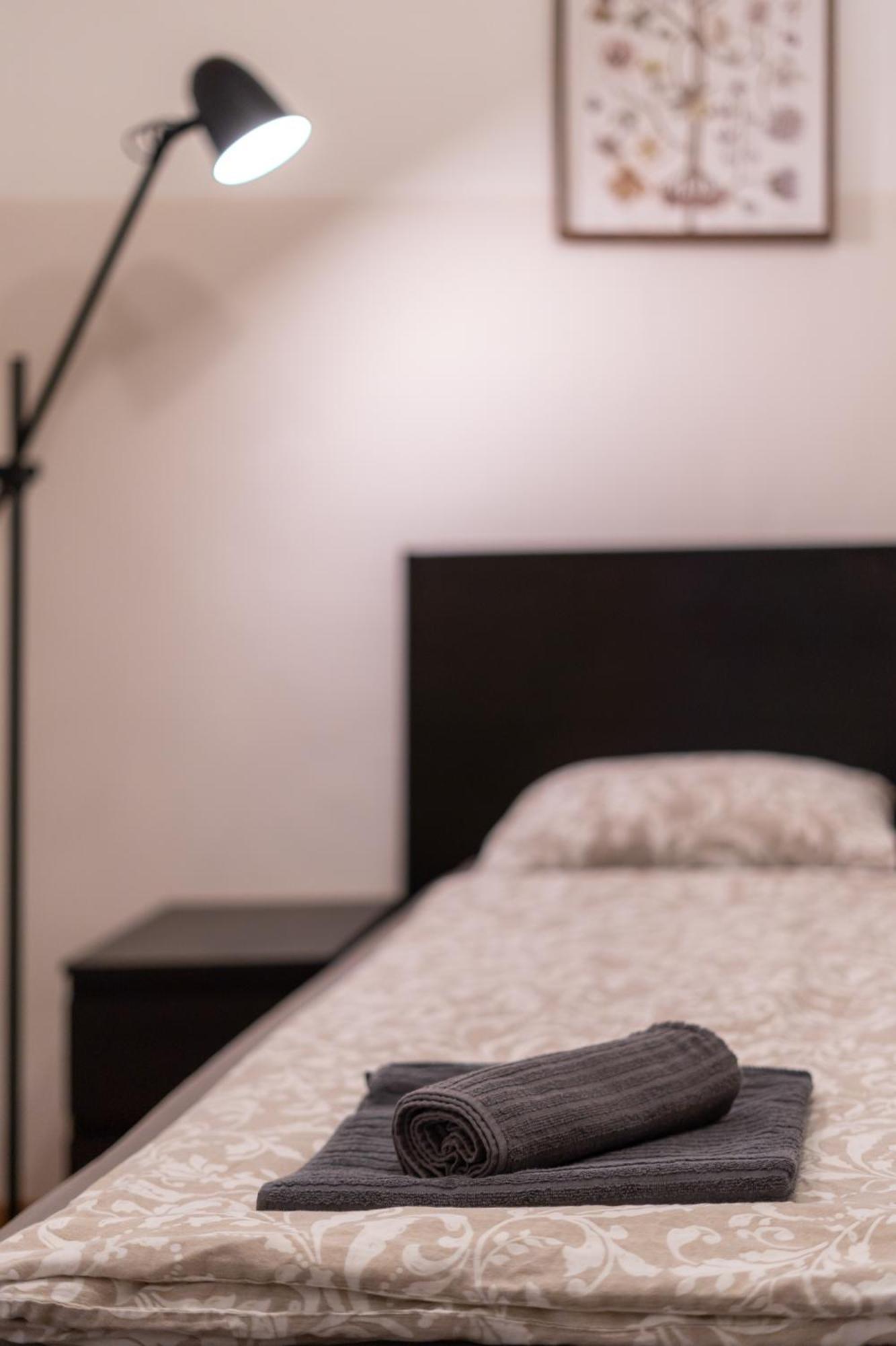 בודפשט Cozy Apartment In Akacfa Street מראה חיצוני תמונה