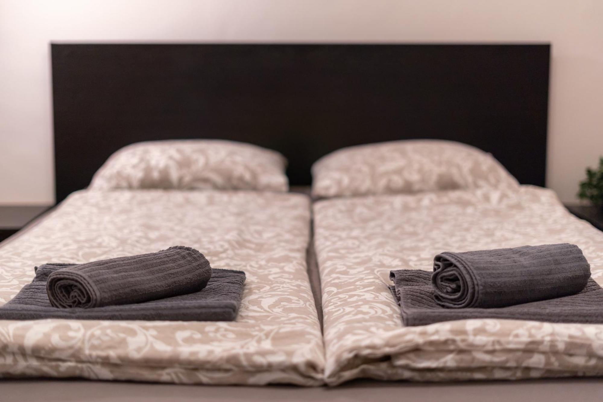 בודפשט Cozy Apartment In Akacfa Street מראה חיצוני תמונה